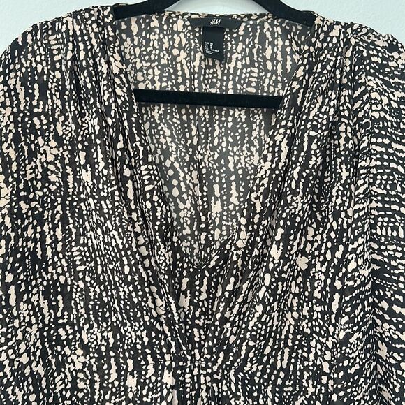 H&M Top/Kimono Woman Black & White Short Sleeves Sz 8 - Picture 2 of 12